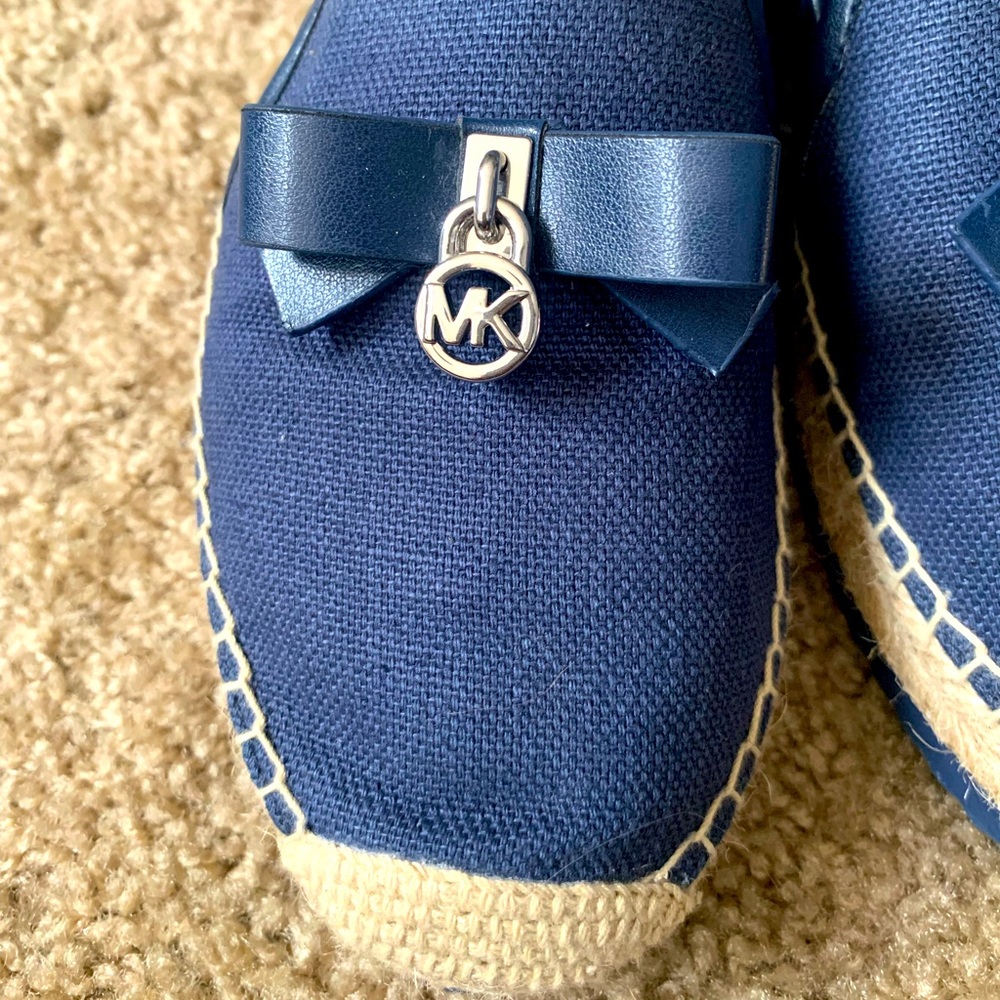 ✨NEW✨MICHAEL KORS NAVY BOW TIE ESPADRILLES - Picture 3 of 9